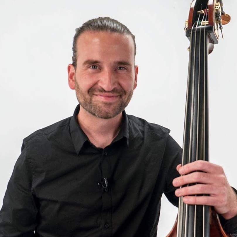 PartoftheMusic's tweet photo. FREE WEBINAR: 

TODAY at 6:00 PM EDT

Savvy Social Media Strategies
for the Modern Music Educator hosted by bassist, clinician, and podcaster @jasonheath 

REGISTER: https://t.co/AmczzsAuUP https://t.co/50pT7GlEGt