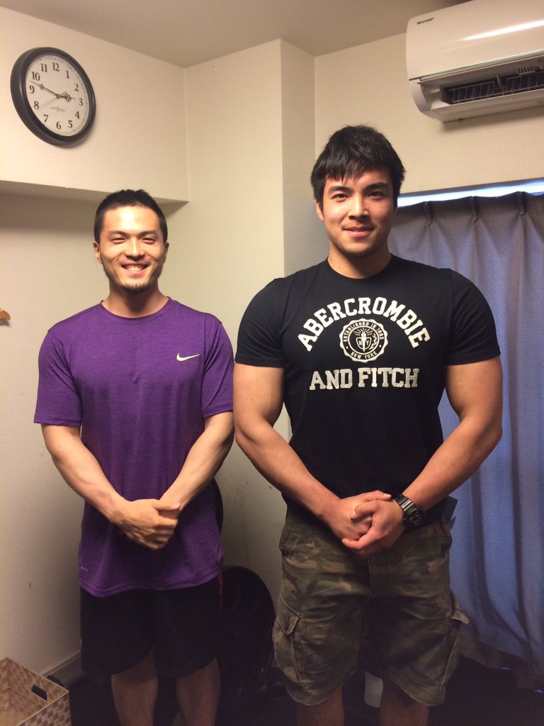Uzivatel 宮崎隆一 Miyazaki Gym代表 Na Twitteru 4月から新入社員として一緒に働く青木トレーナーの研修でした 185センチ110キロくらいの巨漢 遠近法かな
