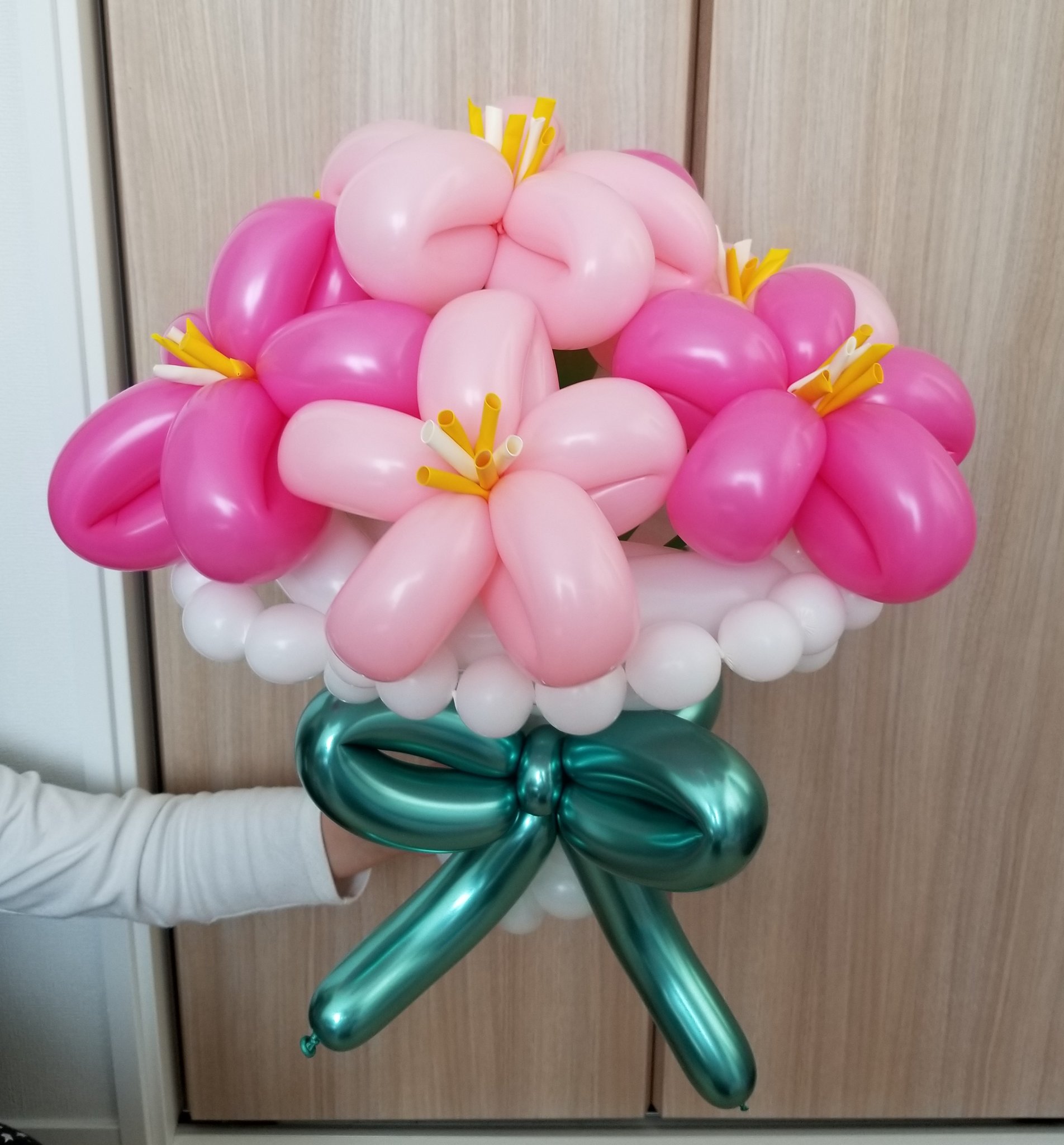 みこぞぅ 桜 の花束を作りました 隙間を埋めるのに桜だけじゃなく 葉っぱとか他の花も入れればよかった バルーンアート 桜 花束 T Co Gxuuvfrpue Twitter