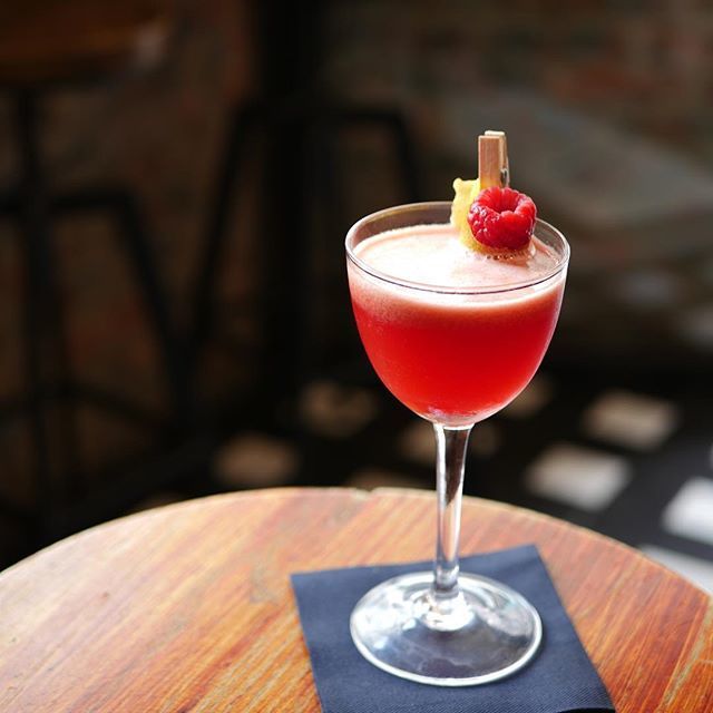 winstonscoffee's tweet photo. The final instalment of our Easter Weekend series of new cocktails, the.... #RASPBERRYREVIVAL
*
#cocowashed
#irishwhiskey
#sweetvermouth
#raspberrygum
#angosturabitters
#lemonjuice
*
#glendaloughdistillery #cocchi #smallhands #raspberrycocktail #cocktail #hkbartender #barten… https://t.co/GcXkxwUArC
