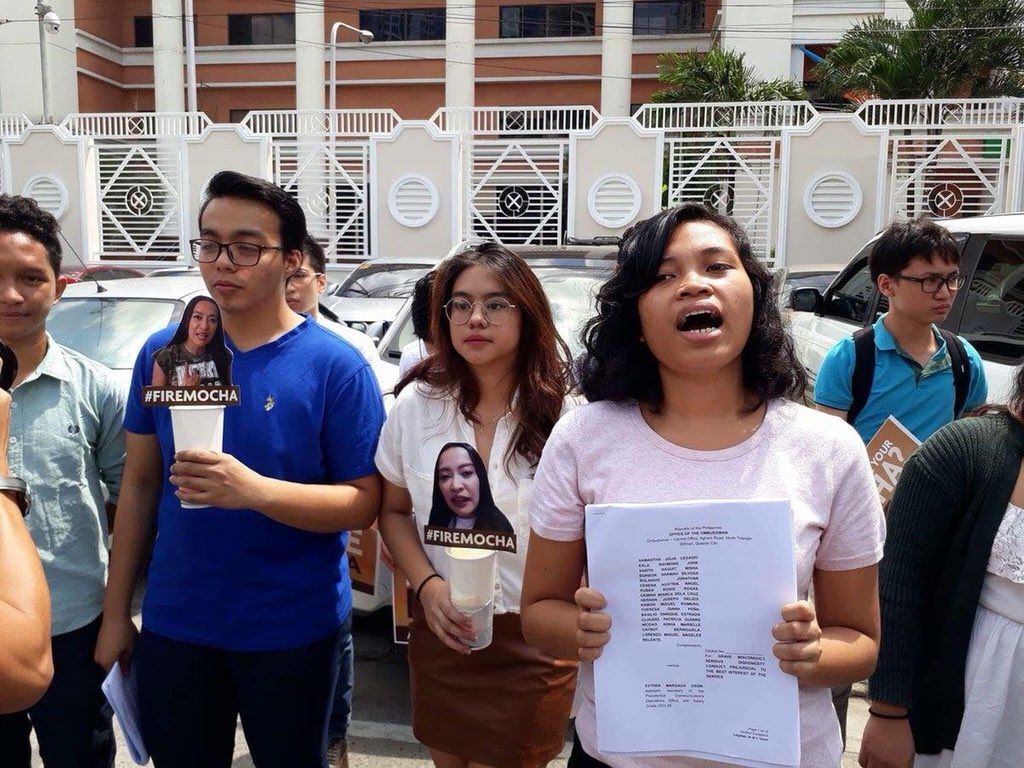 ang atupagin ninyo kung paano kayo makakapagtapos! puro kayo lakwatsa at landian! dpat sa inyo binabato ng mainit na TAE! 💩