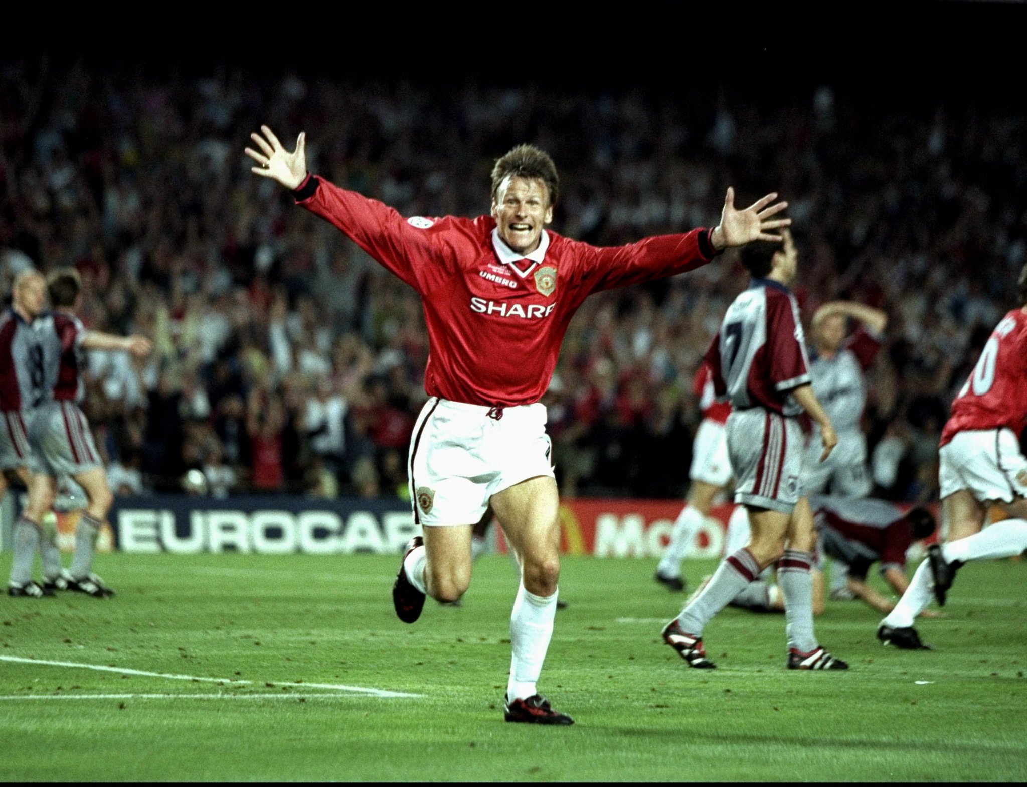 From heroics in 1999 to banging in goals at the age of 40  Happy birthday, Teddy Sheringham! 