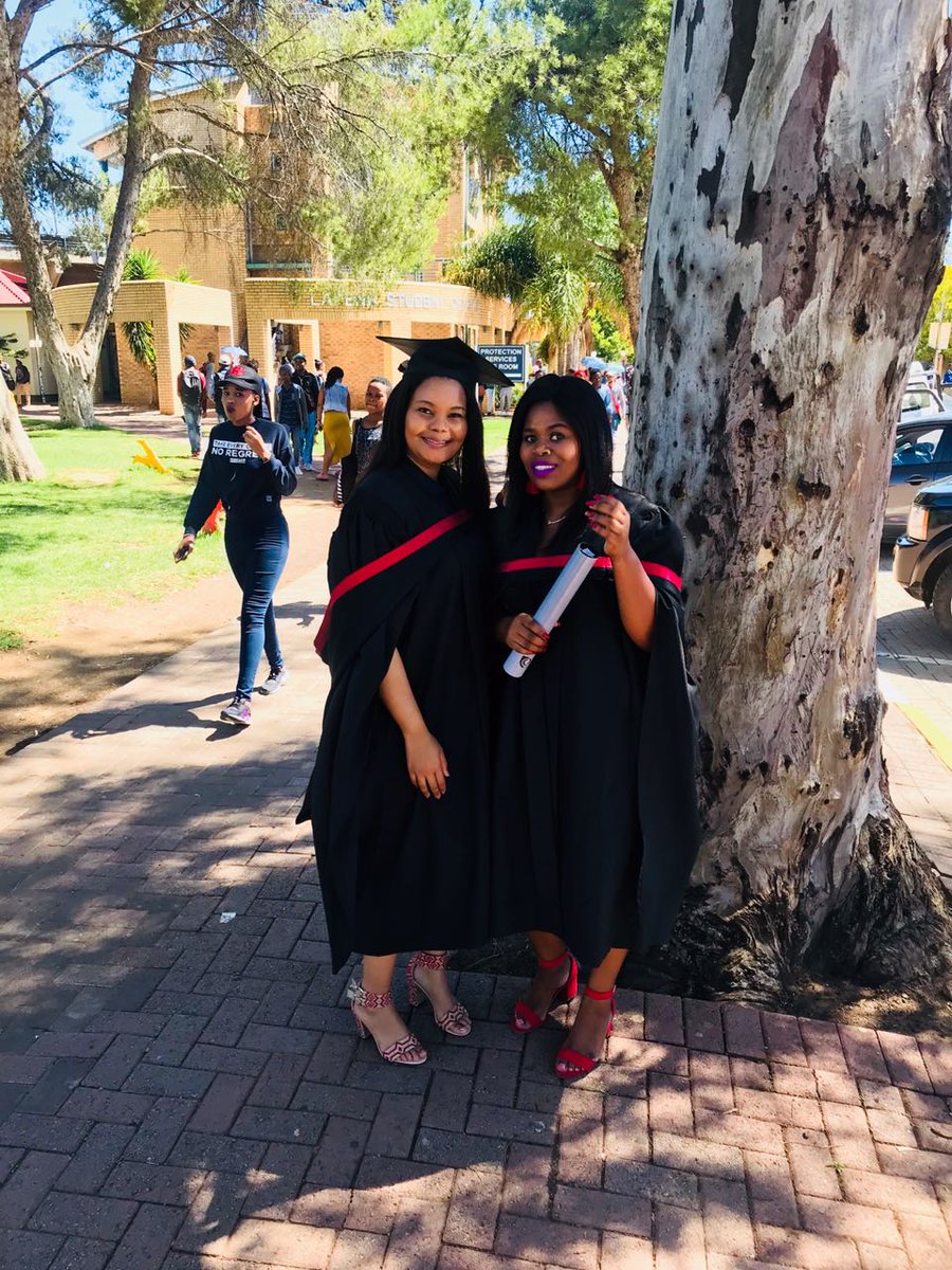 AsathiMadara's tweet image. B-Tech in Project Management obtained 🙌😇🤗💃💃🎓🎓 #GraduationSeason #ProudlyCUTGraduate #FutureProjectManager #2ndRound