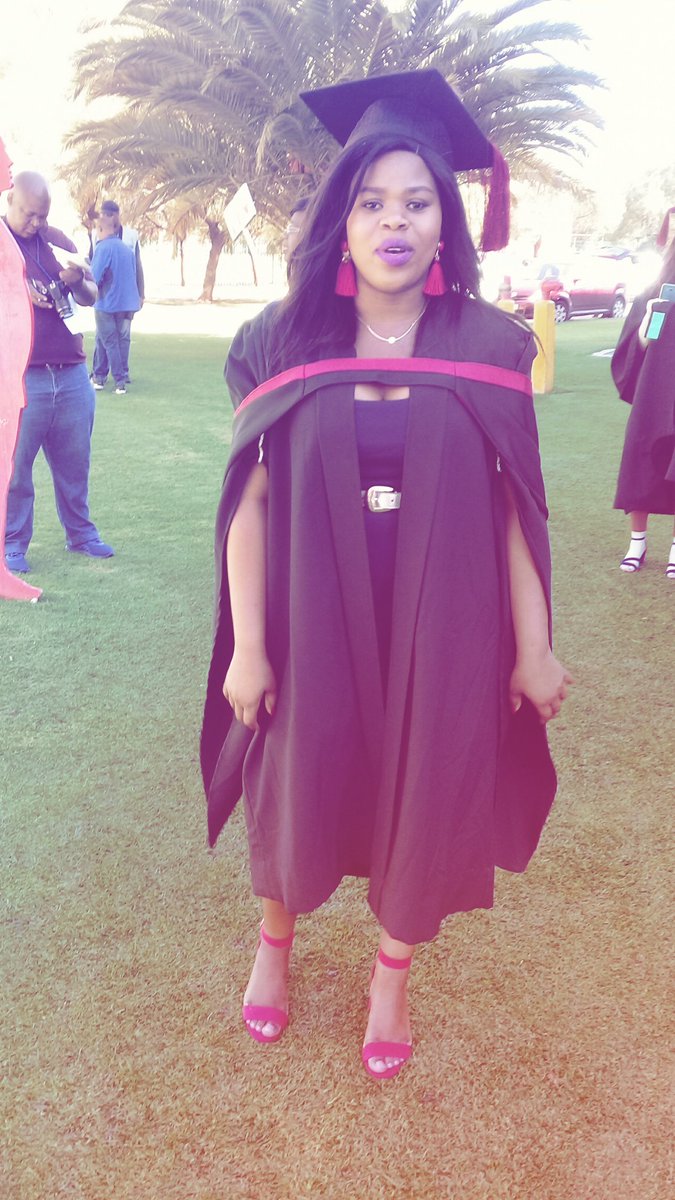 AsathiMadara's tweet image. B-Tech in Project Management obtained 🙌😇🤗💃💃🎓🎓 #GraduationSeason #ProudlyCUTGraduate #FutureProjectManager #2ndRound