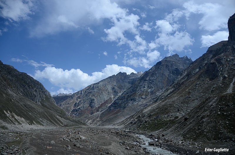 ViajandoporAsia's tweet photo. La carretera del infierno, Himachal Pradesh #Chatru #DiosaDurga #GlaciarBara-Sigri #HimachalPradesh #HotelDelek #Kaza #Keylong #KunzumMata #KunzumPass #LaIndia #Ladakh #Lahaul #Leh #Losar #MaharishiVedvyasTemple #Manali #Manhi #PasodeRohtang #Piladecadáve https://t.co/zOQWW1SuGH https://t.co/7KEQ99kdJj