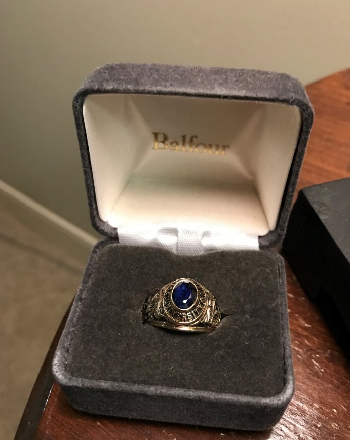 kamenta's tweet image. I'd never miss wearing black &amp;amp; gold for the @Pirates !! BUT, had to sneak in my @VillanovaU blue today!! Dug out the class ring!! #LetsMarchNova @NovaMBB #wpxi #Classof2004