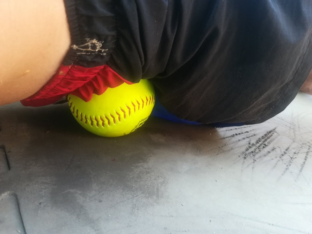 Persist_Runner's tweet photo. Some more post run tricks. The training is not done until the hips have been loosened up. #StayLoose @lorenzomojo https://t.co/KeCyeyHpwH
