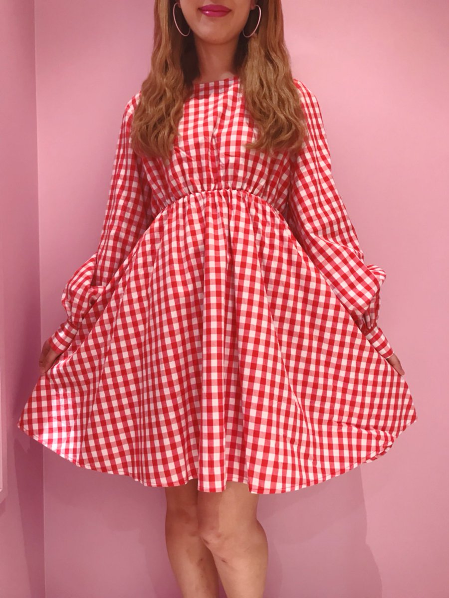 W C در توییتر Shibuya109店スタッフコーデ 春らしいギンガムチェックの ワンピースをさらっと1枚で 女の子らしく着てみたよ 袖にボリュームたっぷりで とっても可愛いくガーリーな印象に 全2色 ギンガムチェックワンピース 5 3 税込