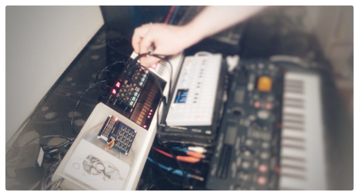 phonopollution's tweet image. youtu.be/tB1zbU6RmMo
All by accident &amp;amp; improvisation #OP1 #volca #microsampler #korg #teenageengineering 
Ambient performance including live sequencer tboxfm