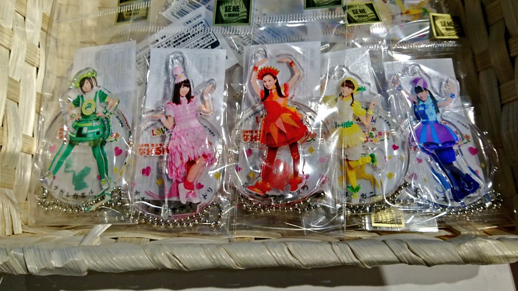 グッズを購入するには「MOVE 生きものになれる展」のチケットを購入し