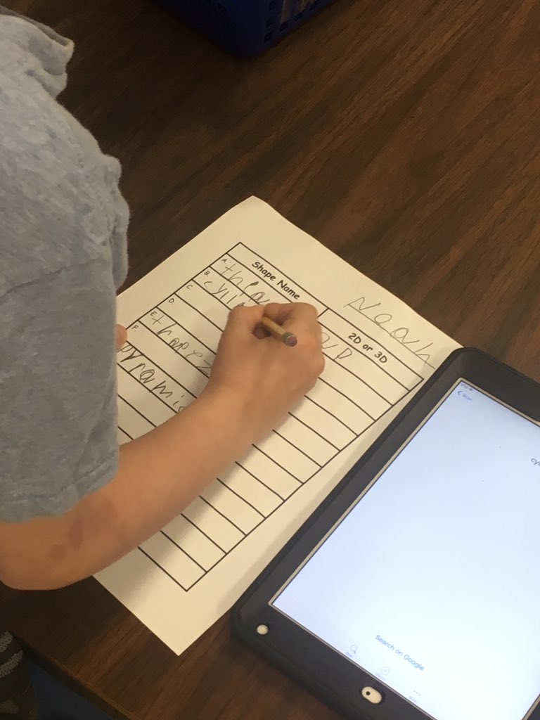 Ss used QR codes to identify and name 2d and 3D shapes. #EESLearnandLead