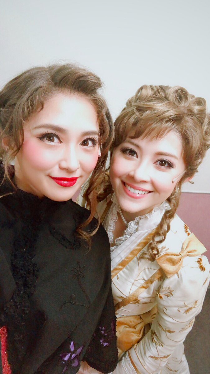 宮澤エマ オフィシャル ジキル ハイド大千秋楽を迎えました 如何にもこうにも伝えきれない想いをつけまつげで例えた謎のご挨拶から一夜明けてもまだ咀嚼できてません とにかく感謝の気持ちをこの場を借りて ありがとうございました And お月様 宮澤エマ オフィシャル ジキル ハイド大千秋楽を迎えました 如何にもこうにも伝えきれない想いをつけまつげで例えた謎のご挨拶から一夜明けてもまだ咀嚼できてません とにかく感謝の気持ちをこの場を借りて ありがとうございました And お月様