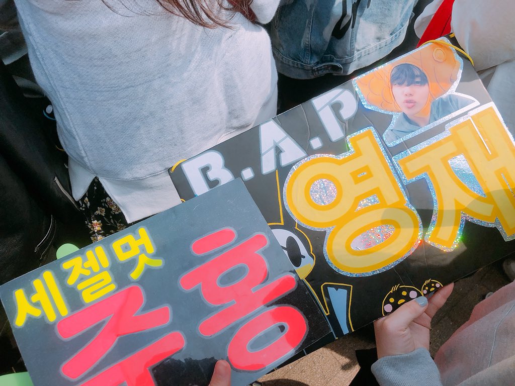 BAP__ariijae's tweet photo. 昨日のフリラ実は隣がウナオンニでした😜
スクリーンに写ったとき誰もペンラとか上げてない中ウチラだけ手あげて爆死したｗｗｗ

ほんとに楽しかったありがとう☺💓
（ハート被っちゃってごめんねw） https://t.co/zHf8cO7uvR