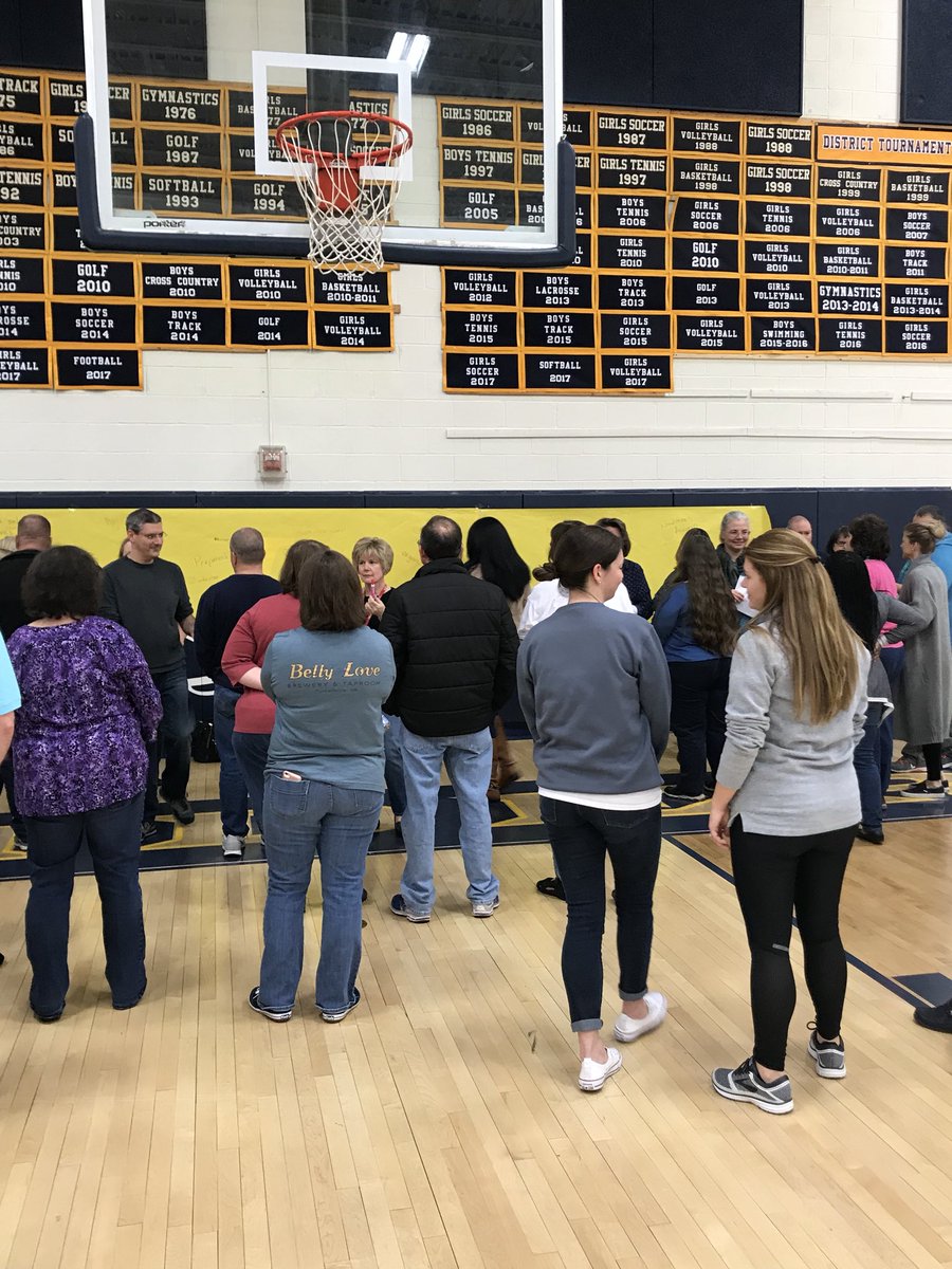 JLS_TTodd's tweet photo. Loudoun County High school and Simpson Middle collaborating on PD @nslev116 @ldacompton @JLS_ksmith #lcps2018 https://t.co/a7KXos8Iup