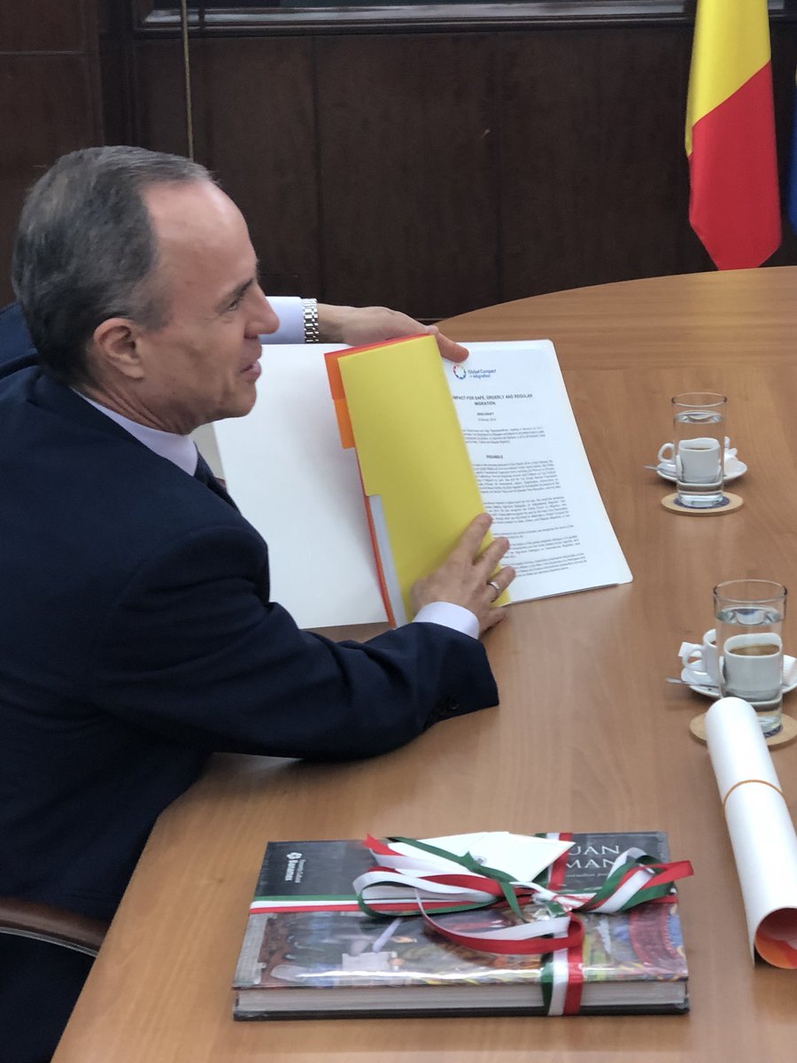 EmbaMexRum's tweet image. Emb @ordorica_g y PM de #Rumania @VioricaDancila revisan texto de #DraftZero #GlobalCompact #ForMigration y coinciden en su importancia para #DDHH #Migrantes #ContribuciónMigrantes @MexOnu