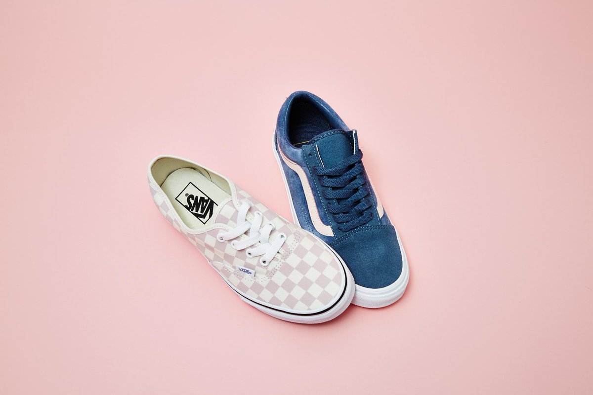 Vans Authentic Trainers in Chalk Pink 