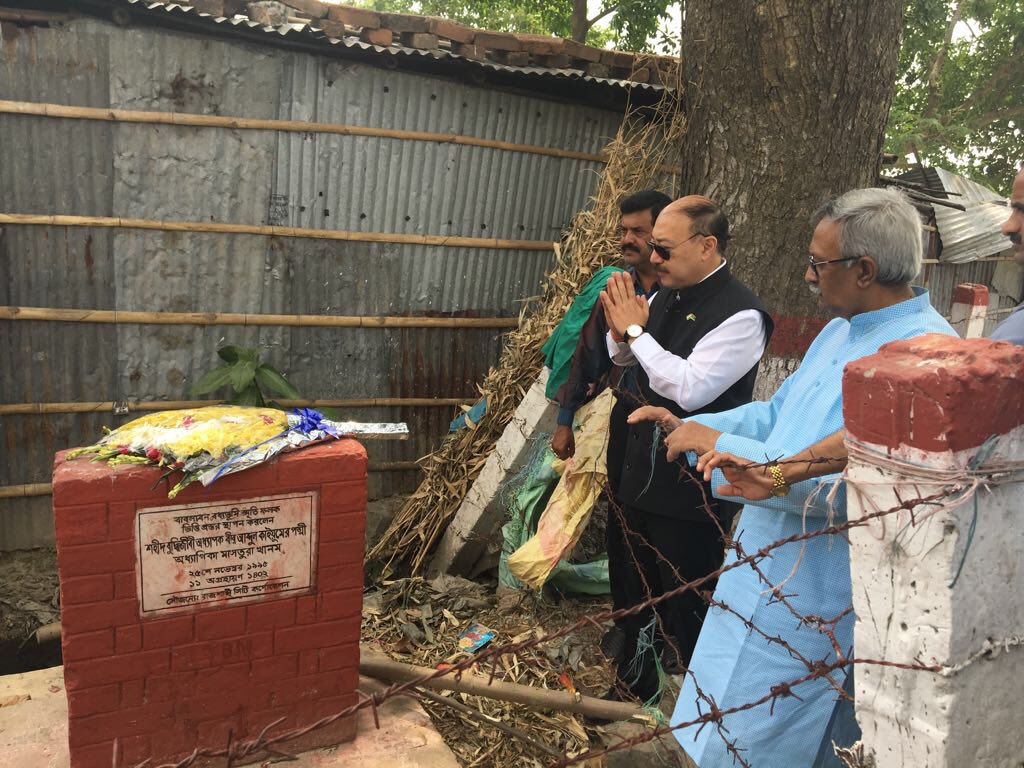 HarshShringla's tweet photo. Visited urban dev projects funded by #India at #Rajshahi with Mayor, MP of city, AHC @IRajshahi; Budhijeebi memorial site of massacre by Pak forces in ‘71; #Varendra #Museum housing oldest manuscript Astrosahosrita Progyaparomita from 11th AD; #Indian #Visa Centre @TheOfficialSBI https://t.co/x3U6J78JvG