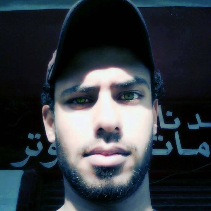 كان يُضيء كل باهتٍ يمرُ عليه، حتى بَهت هو ولم يُضيئه أحد”