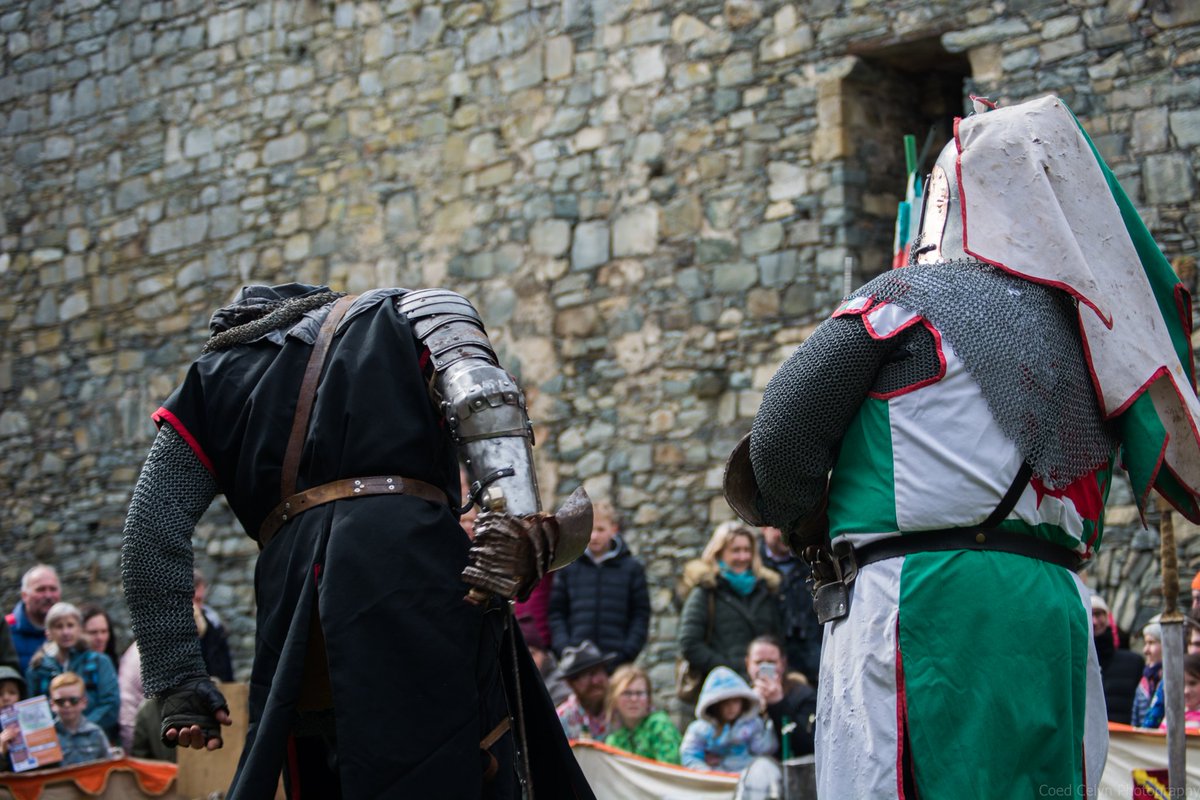 Medieval re-enactment photography is a funny old thing. It isn't often you celebrate taking a picture that makes it look like your father-in-law knocked your husband's head off 😂 (📷: Coed Celyn Photography, 🏰: @Harlech_Castle )