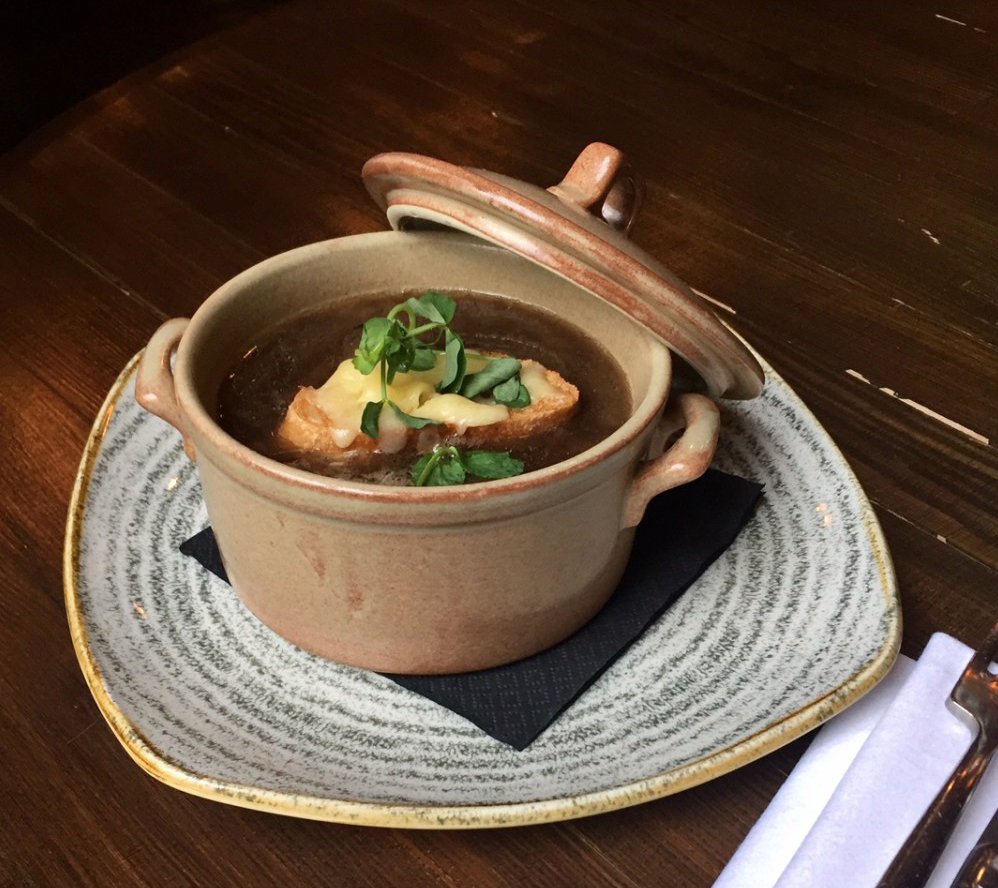 It might be a chilly #BankHolidayMonday, but our French Onion Soup will heat you up! It's got the @Foodinburgh seal of approval too!
#Edinburgh #EdinburghRestaurants