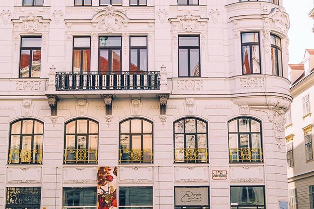 Sun is out in Vienna today, let’s go find some beautiful corners of the city to get lost in 💕 .
.
.
.
.
#wien #vienna #austria #igersvienna #visitvienna #viennanow #living_europe #wienliebe #viennacity #welovevienna #lovevienna #viennablogger #viennaonly #austrianblogger #wo…