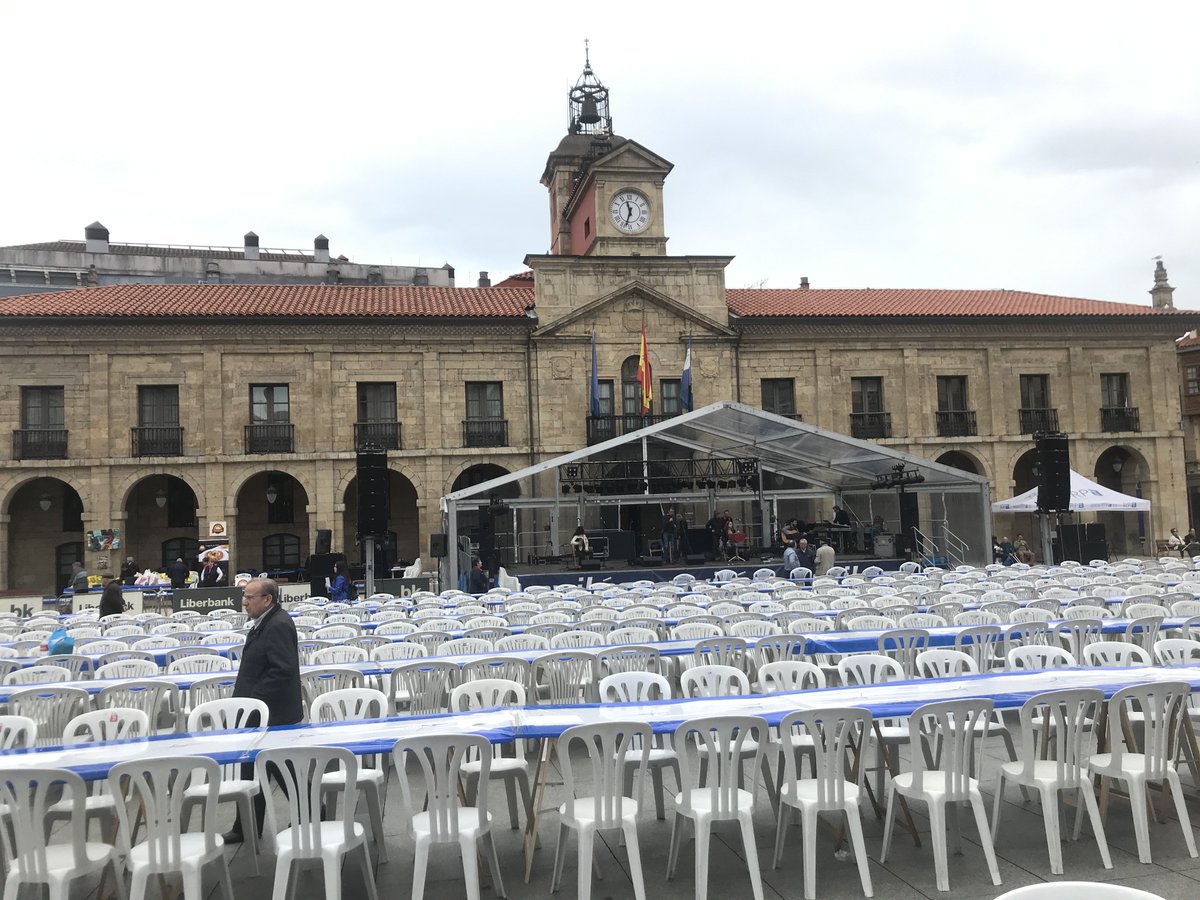 AytoAviles's tweet photo. Todo preparado para la #ComidaenlaCalle de las fiestas de #ElBollo de #Avilés. Busca tu sitio y a disfrutar de la fiesta. https://t.co/EvJNCT6OdW