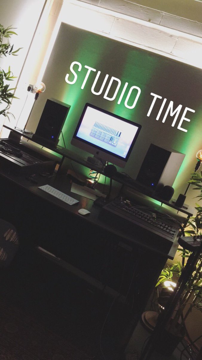 mind_utopia's tweet image. At @Stage2Studios recording our EP! 🙌💃