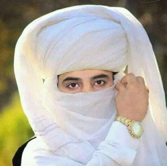 sitamPaglina's tweet photo. 💕اففف صنم 💕۔۔۔۔
💕سلیقہ تم نے پردے کا ۔۔۔۔۔۔۔۔بڑا انمول رکھا ہے ۔
 یہی نگاہیں ہیں قاتل ۔۔۔۔اور انہیں ہی کھول رکھا ہے 💕 https://t.co/c4p2Q6nEtL