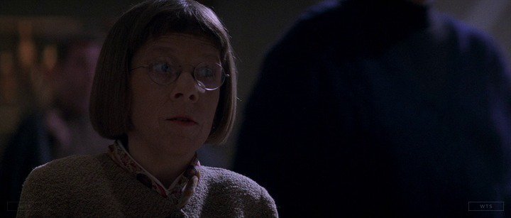 Linda Hunt is now 73 years old, happy birthday! Do you know this movie? 5 min to answer! 