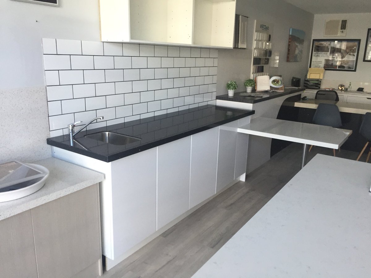 LifeStoneTops's tweet image. New showroom display #stonetop #kitchen #stoneoverlay