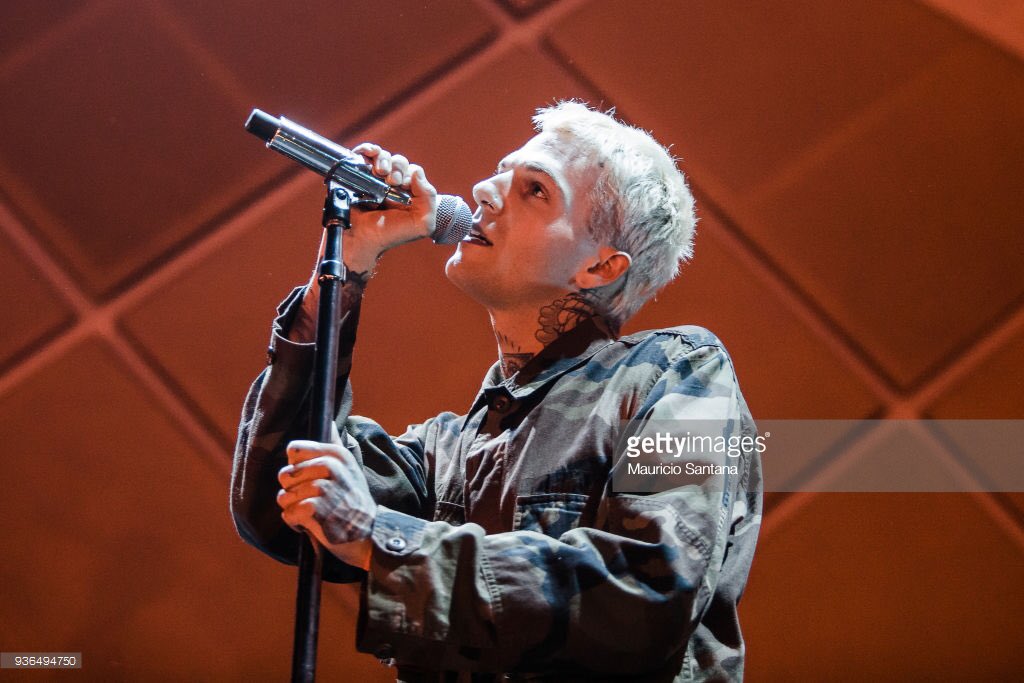 TheNBHD_PH's tweet photo. The Neighbourhood performs live on stage at Cine Joai in Brazil. (21.03.2018) 📷: Mauricio Santana https://t.co/b5W9jfu3pA