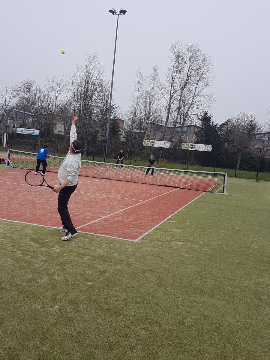 TennisTotaalOpe's tweet photo. De finaledag van Flextra Open is begonnen. Vandaag alleen maar halve finales en de finales. Dus toptennis in Hoogeveen. #flextraopen #hoogeveen #tennis https://t.co/bkDooJv2li