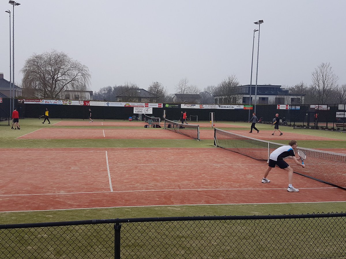 TennisTotaalOpe's tweet photo. De finaledag van Flextra Open is begonnen. Vandaag alleen maar halve finales en de finales. Dus toptennis in Hoogeveen. #flextraopen #hoogeveen #tennis https://t.co/bkDooJv2li