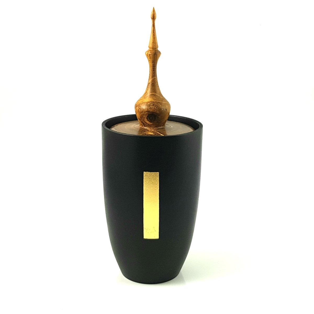 JohnClothierUK's tweet photo. Latest project completed. Coloured Sycamore vessel with a Laburnum lid and finial. With a 24k gold accent https://t.co/C3qg370HX9
