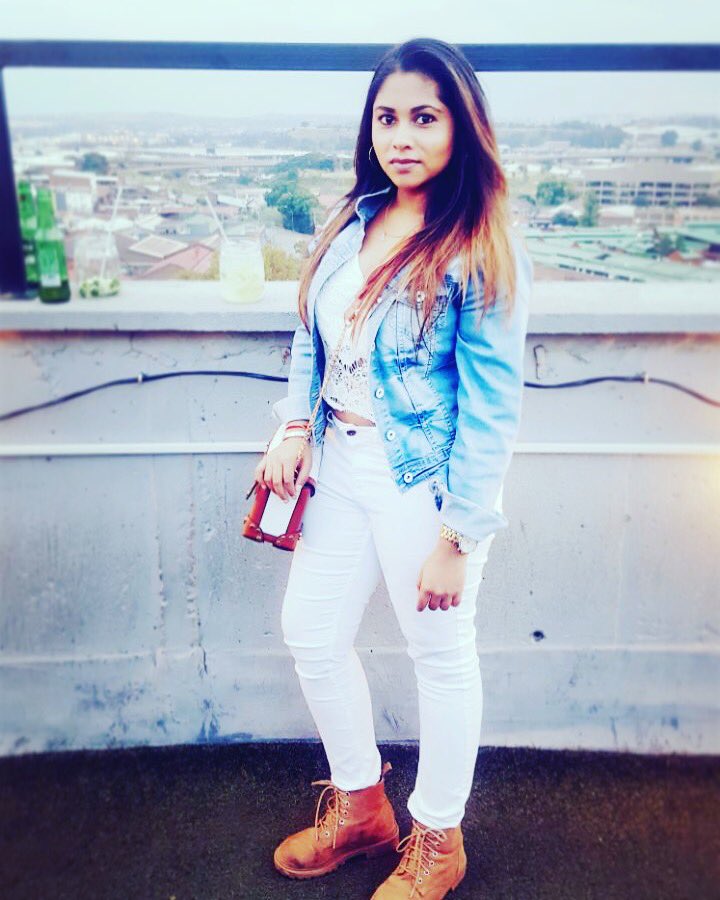 Nicki033's tweet photo. Sunsets, Rooftops and Cocktails 🌸 https://t.co/xDsgfOZCRw