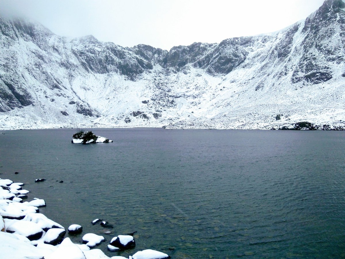 Winter has returned to #Snowdonia #CwmIdwal <a href="/Cwm_Idwal/">Cwm Idwal</a>