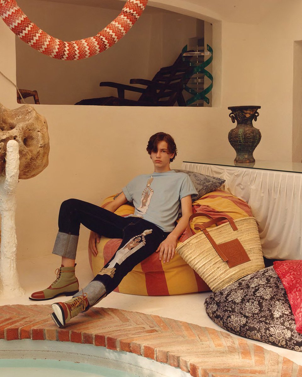 LoeweJP's tweet photo. #LOEWE #ロエベ #LOEWESS18 #ロエベSS18 #Men's #メンズ
https://t.co/3bgFRpiozu https://t.co/OTzWPphXSj