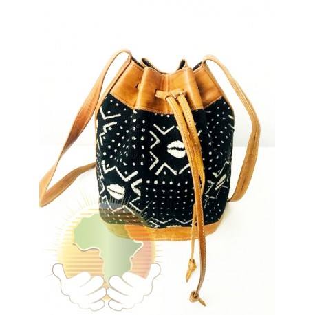sooninkara's tweet photo. Sacs en #Bogolan en promotion - 25% sur notre site https://t.co/VRApevRuxN Edition limitée 😍@sooninkara #AfricanMode #AfricanStyle #AfricanFashion #Sooninkara #Sooninkaru #Africa #OuestAfrica https://t.co/FM8qP3kvJc