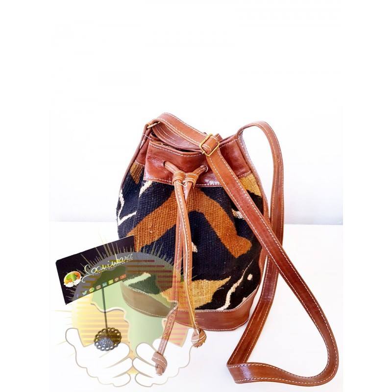 sooninkara's tweet photo. Sacs en #Bogolan en promotion - 25% sur notre site https://t.co/VRApevRuxN Edition limitée 😍@sooninkara #AfricanMode #AfricanStyle #AfricanFashion #Sooninkara #Sooninkaru #Africa #OuestAfrica https://t.co/FM8qP3kvJc