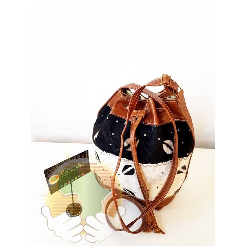 sooninkara's tweet photo. Sacs en #Bogolan en promotion - 25% sur notre site https://t.co/VRApevRuxN Edition limitée 😍@sooninkara #AfricanMode #AfricanStyle #AfricanFashion #Sooninkara #Sooninkaru #Africa #OuestAfrica https://t.co/FM8qP3kvJc