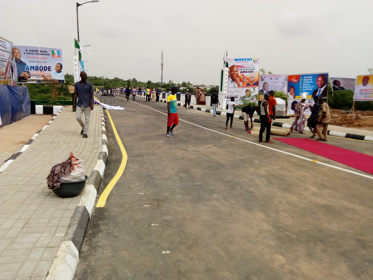 followlasg's tweet photo. New face of Ikola Bridge (Old Obasanjo Bridge) about to be commissioned by Governor Akinwunmi Ambode today being one of the Lagos-Ogun State Boundary Network of 21 Roads in Alimosho Local Government Area of the State constructed by the Lagos State Government https://t.co/HlOejYQ1MA