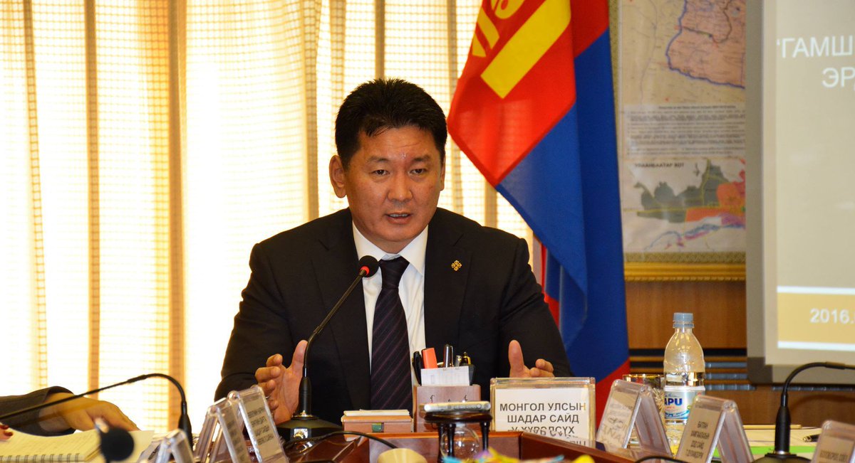 Баруун аймгийхан өнөөдөр мөнгөө Хятад, Орос руу юүлж бна. #Цементийн үйлдвэргүйгээс болж барилгын үнэ өндөр, бүх материалаа Хятадаас авна. Цахилгаанаа Оросоор оруулж ирнэ. Ийм бж болох уу. ТОПАР сая очихдоо Ховдод #цементийн үйлдвэр бариулна гэсэн бна лээ.