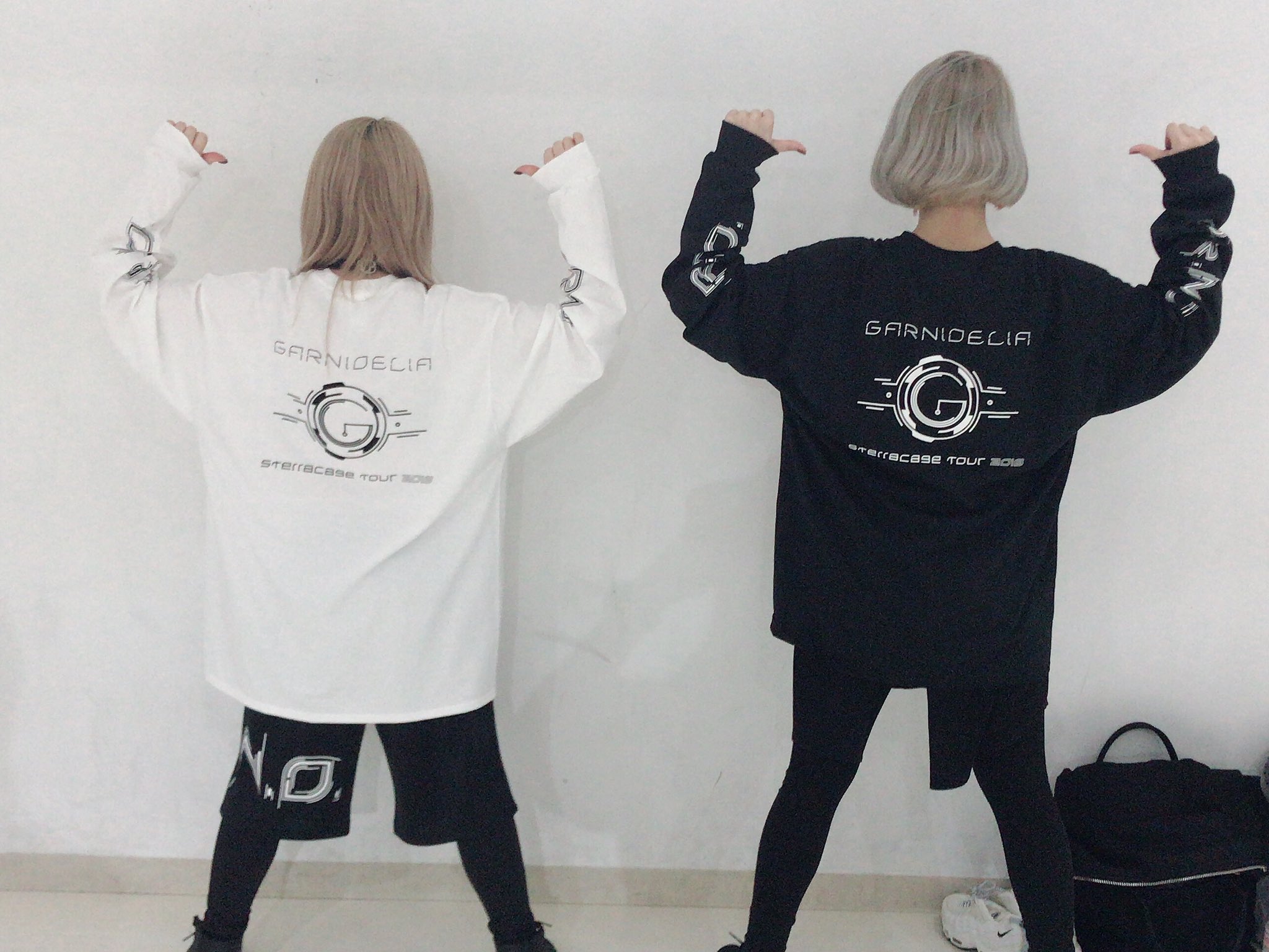 独特の素材 GARNiDELiA Tシャツ サイン入りgalaxia 限定 アイドル