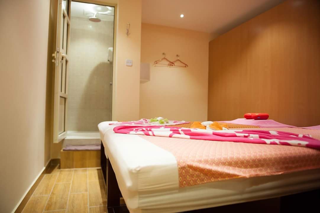 annsspa's tweet photo. Enjoy some quality time as a couple by having a couple massage. Couple massage is a treatment for two people at the same time in the same place. #annsspa #annsspabahrain #alsafirtower #thaispa #spabahrain #bahrainspa #massage #relax https://t.co/6jDvDlmcY0