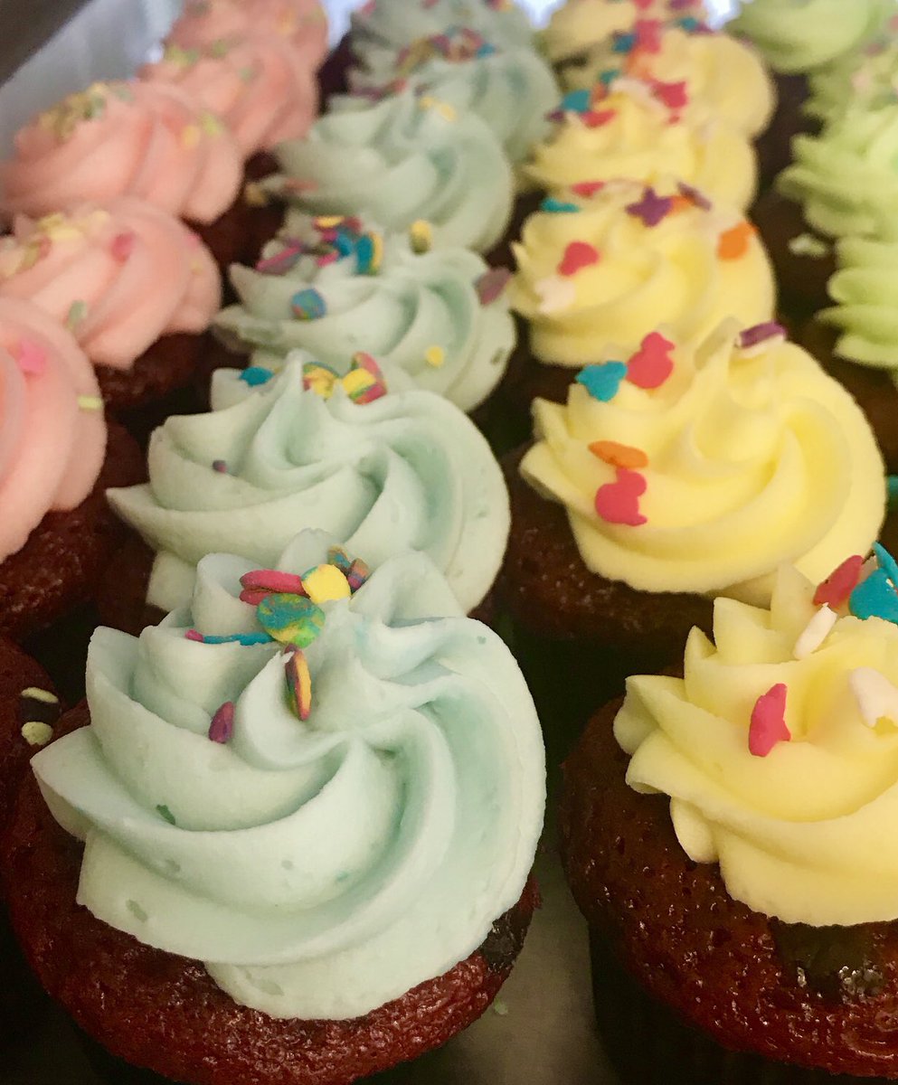 Kick off April with a cupcake or two...maybe three? 😜☀️We love hearing from you💕Let us help you in the speediest way possible by ☎️ calling 786 200-6153 or emailing us at info@mishascupcakes.com  #mishascupcakes #mishascakes #april #cupcakes