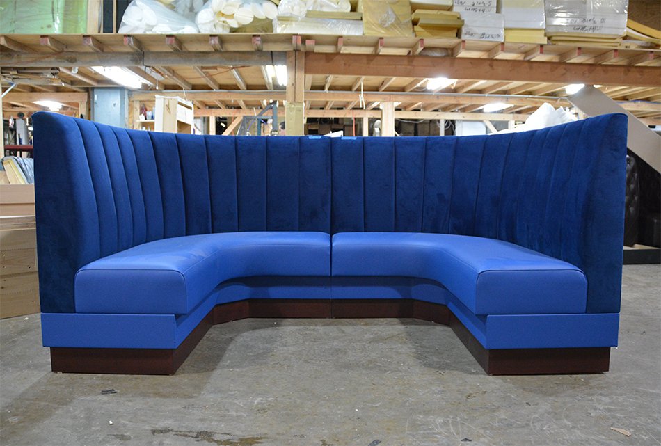 MaxsunGroup's tweet image. Velvet booths &amp;amp; The Old Spaghetti Factory, name a more iconic duo. #booth #banquette