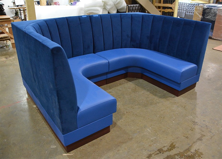 MaxsunGroup's tweet image. Velvet booths &amp;amp; The Old Spaghetti Factory, name a more iconic duo. #booth #banquette