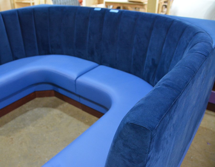 MaxsunGroup's tweet image. Velvet booths &amp;amp; The Old Spaghetti Factory, name a more iconic duo. #booth #banquette