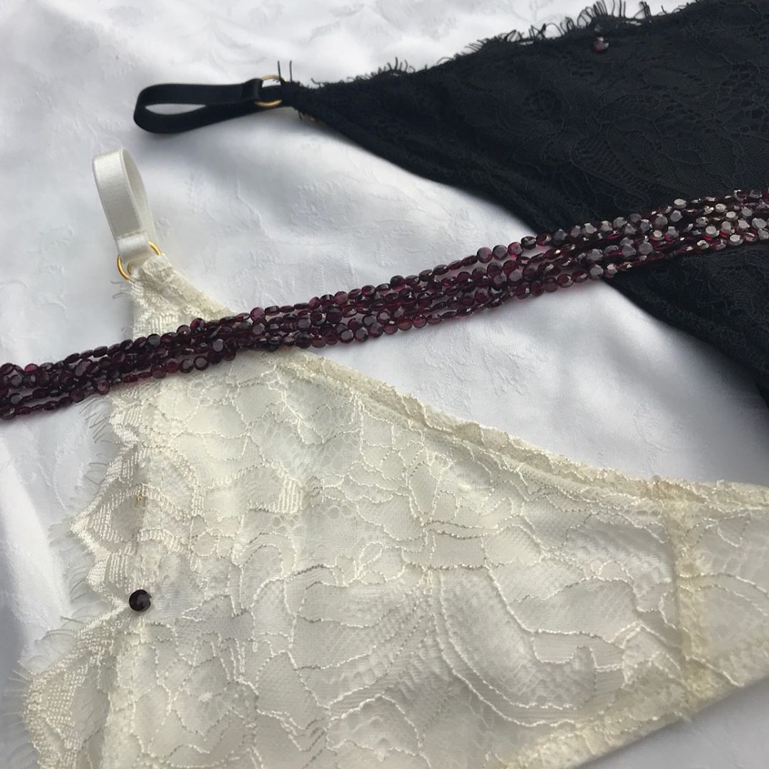 Did you know that Rhodolite Garnet is used to connect your root & heart chakras to attain the ability to give & receive #love even more deeply? Wearing our #rhodolitegarnet adorned #delightfulthong can help you feel the difference.
#chakra #chakraintimates #fashionlingerie