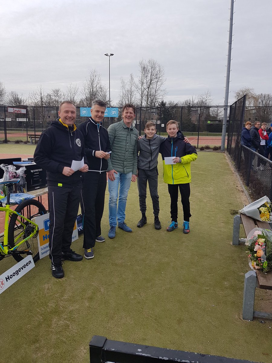 TennisTotaalOpe's tweet photo. De prijsuitreiking is geweest. Alle winnaars gefeliciteerd! Op naar de spectaculaire verloting! #flextraopen #hoogeveen #tennis https://t.co/ENdViFfnYZ